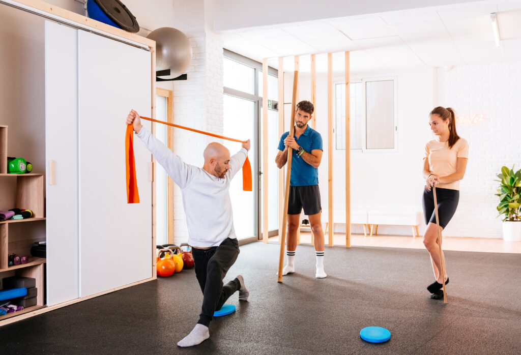 Paciente retomando actividad deportiva en septiembre, principal motivo de consulta en clínicas de fisioterapia